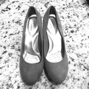 Dex flex grey suede wedges sz 10